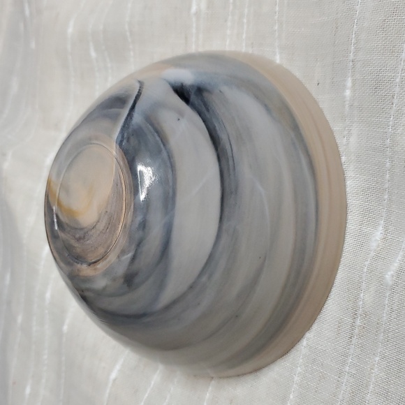 Elegant Swirl Hand-blown Glass Bowl‎ - Picture 3 of 5